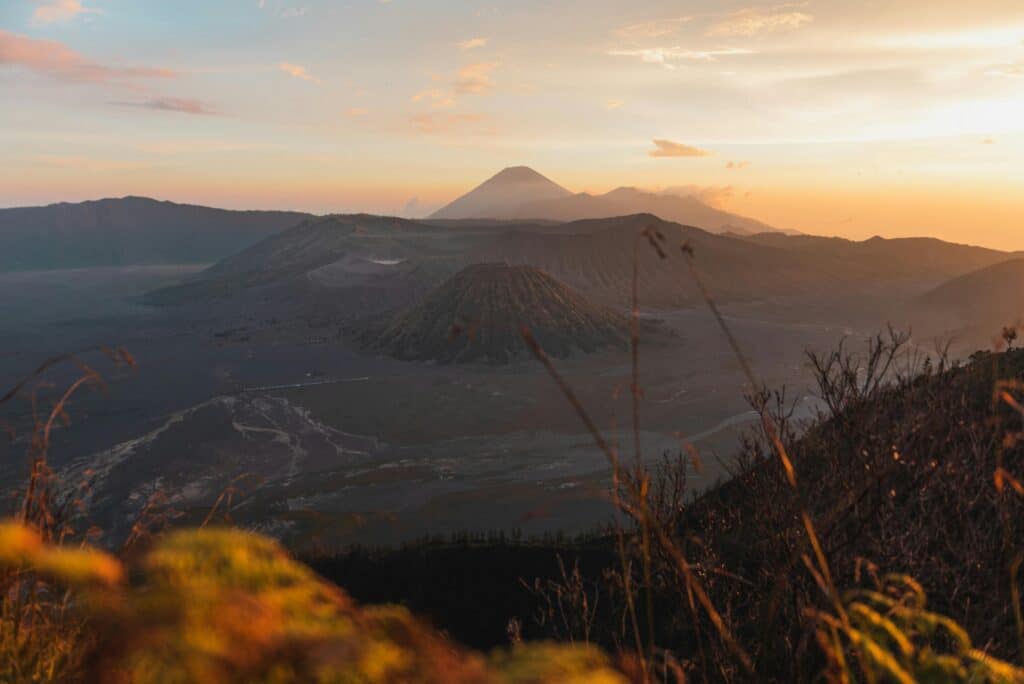 Best Time to Visit Mount Bromo – sunrise over the volcanic landscape